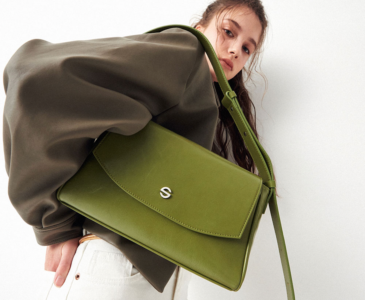 Capture bag mini - crinkle olive