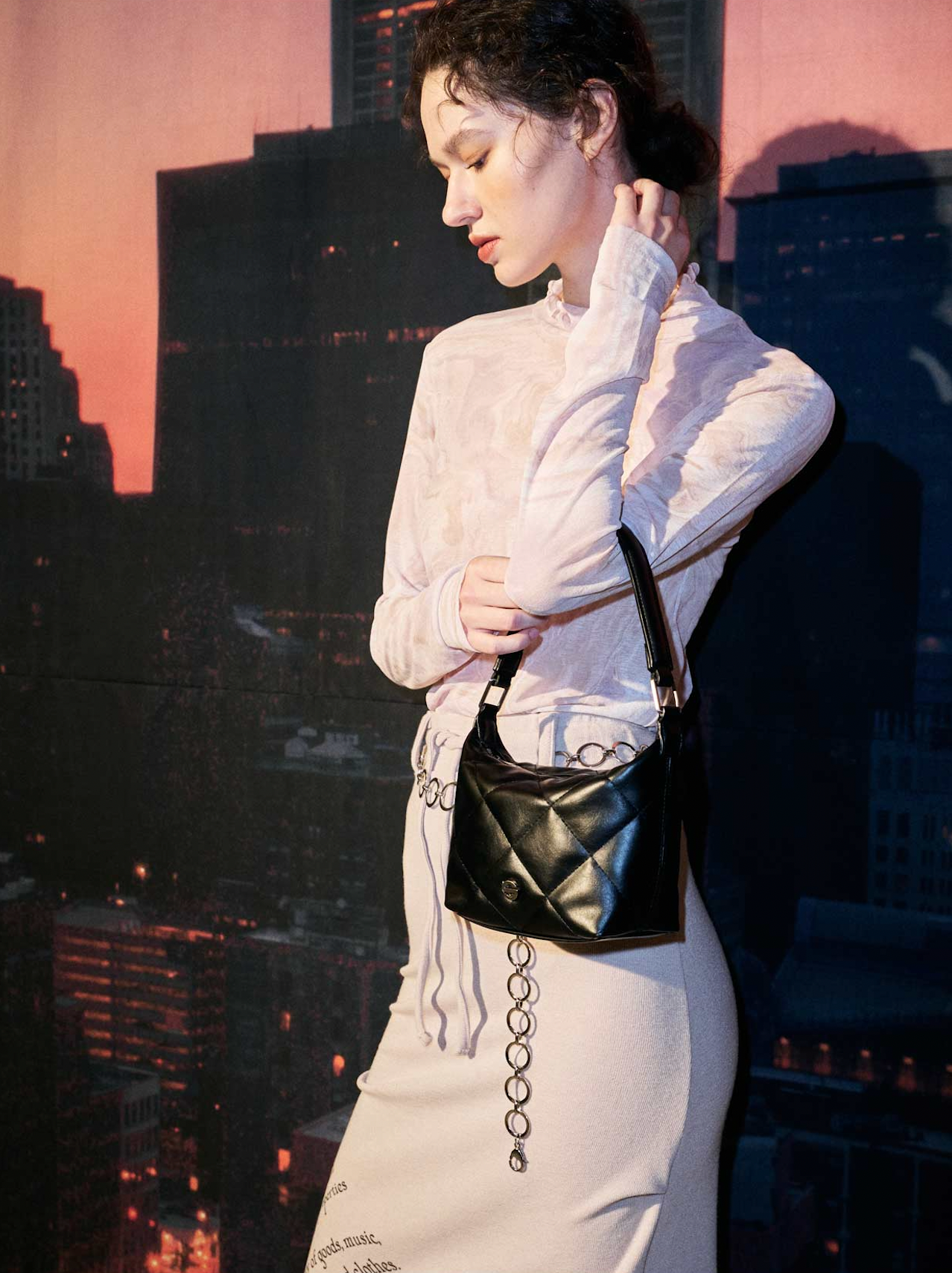 Glow bag puff - black