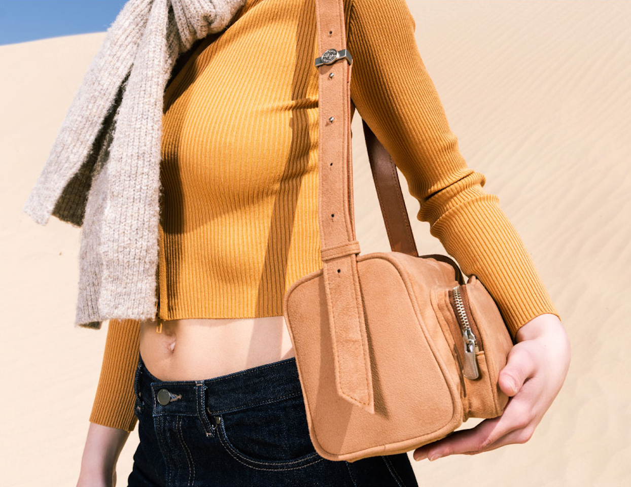 Poster pocket bag - suede camel