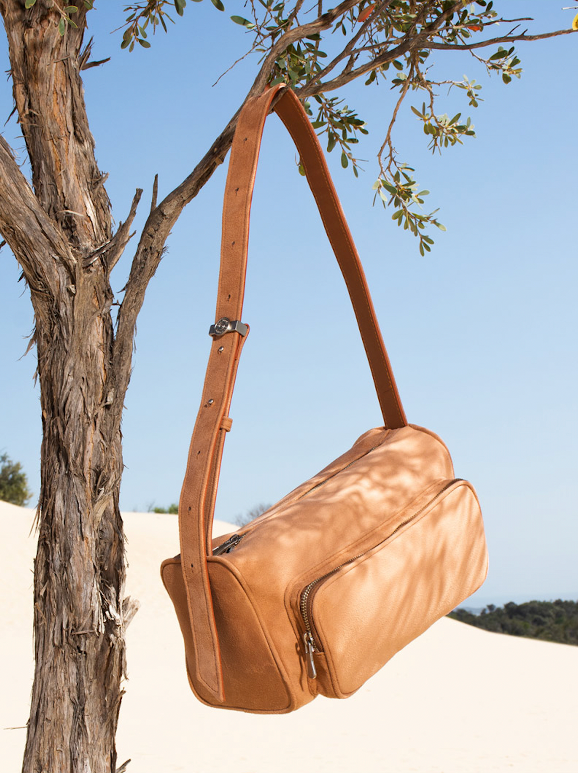 Poster pocket bag - suede camel