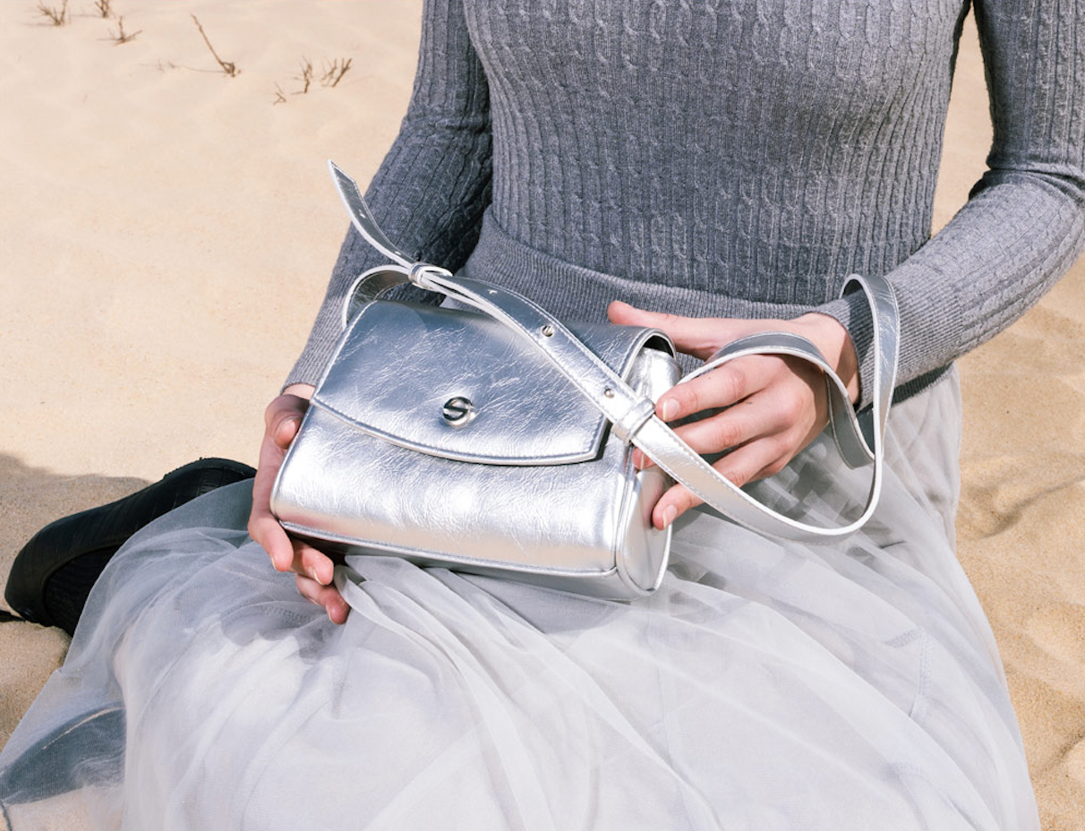 capture bag micro - crinkle silver