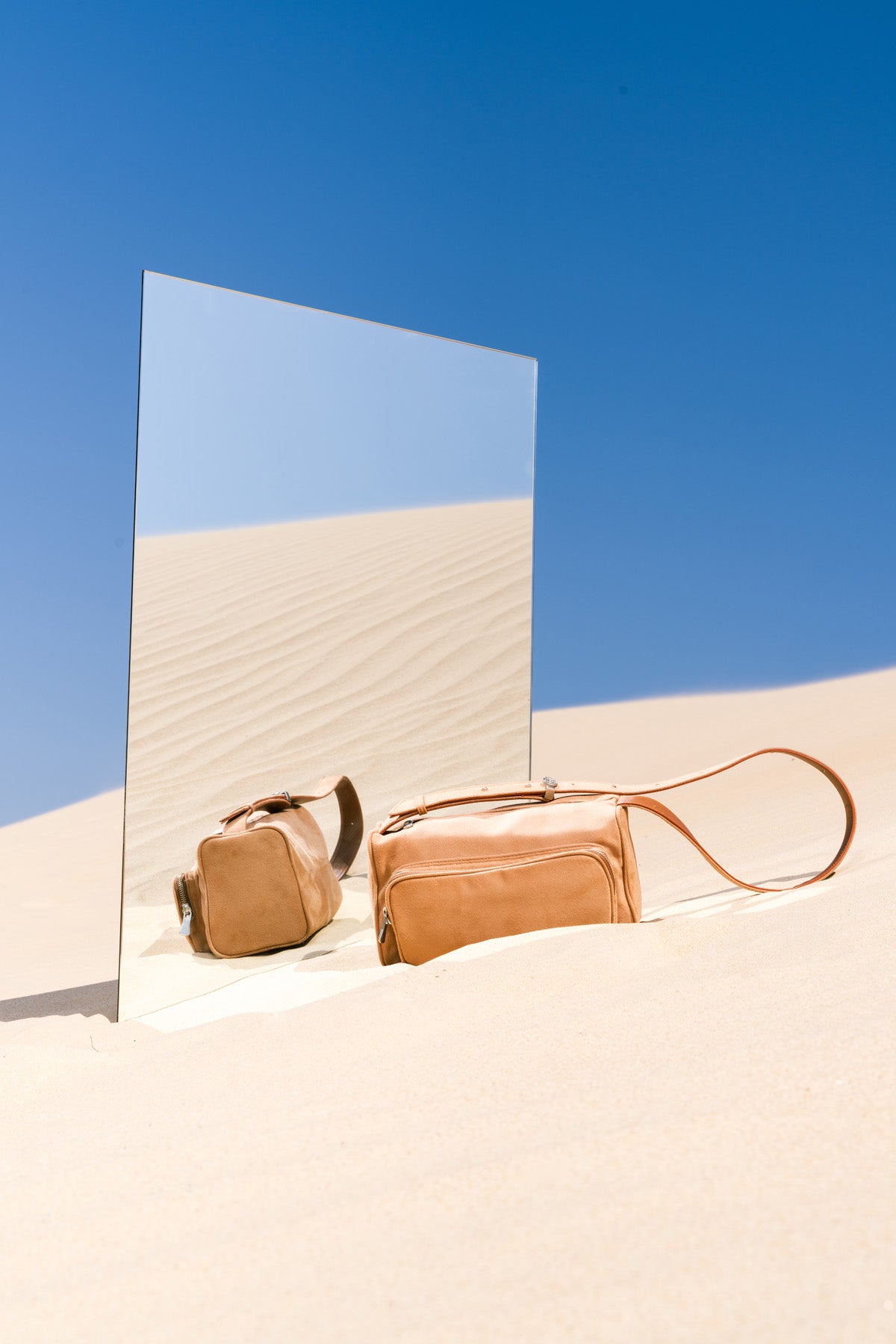 Poster pocket bag - suede camel