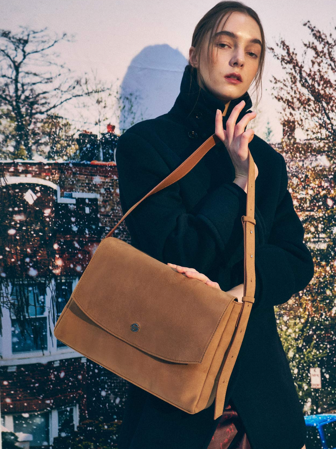 Capture bag - suede camel