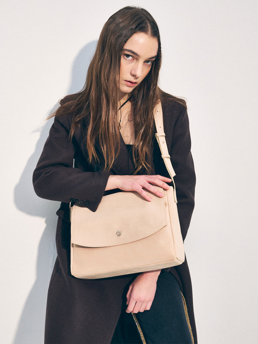 Capture bag - suede light beige